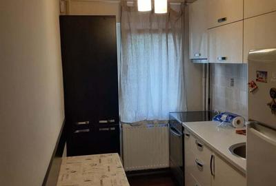 Garsoniera renovata situata in zona Titan - 2