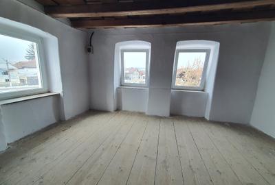 Casa singur în curte - 6