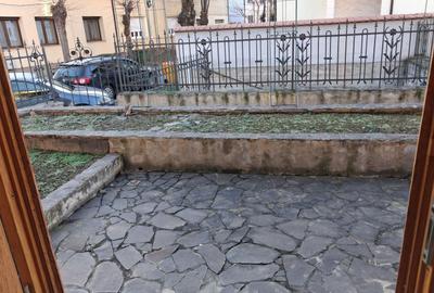 Casă individuală cu 10 camere cu Canalizare în Titulescu - 4