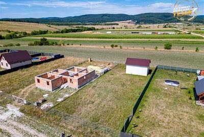 Casă individuală cu 2 camere în Exterior Est