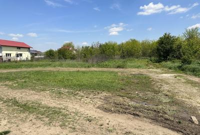 Teren intravilan in Crevedia, 3 loturi 650mp, 26000euro/lot, deschidere 20m - 1