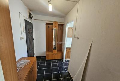 Apartament cu 2 camere semidecomandat în Micro I - 8