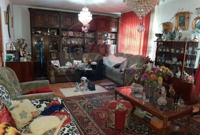 Casă individuală cu 7 camere cu Canalizare în Provița de Jos - 4