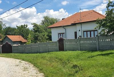 Proprietar vand casa cu teren in sat Buicesti, comuna Butoiesti, judetul Mehedinti