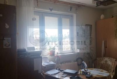 Ap 2 camere, 62 mp, central, etaj 1/2 ,loc de parcare - 190.000 âŹ neg - 3