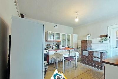 Casa traditionala cu 4 camere, in Cuvin - 12