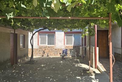 Casă cu 3 camere în Est