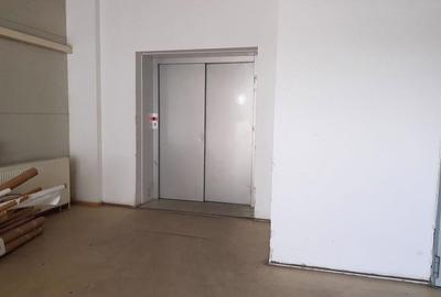 Spațiu comercial, de 1,000 mp, în Vest