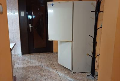 Apartament cu 3 camere decomandat în Calea București