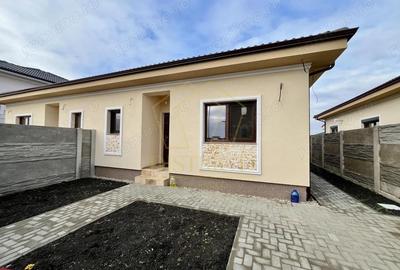 Casă cu 3 camere cu Teren 381 Mp în Moșnița Nouă