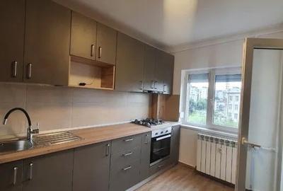 Apartament cu 3 camere decomandat, mobilat în Brâncoveanu