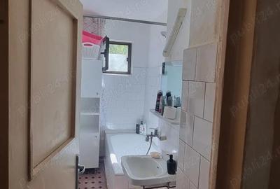Apartament cu 3 camere semidecomandat în 9 Mai - 2