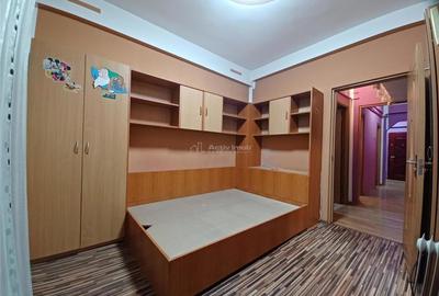 Apartament cu 4 camere decomandat în Rahova