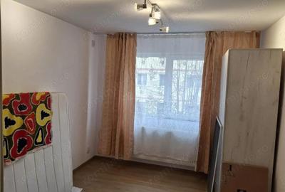 Apartament cu 3 camere semidecomandat în Micro III - 18