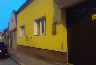 Casă cu 4 camere decomandat în Central - 3