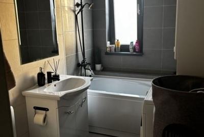 Apartament cu 2 camere decomandat în Baza 3 - 6
