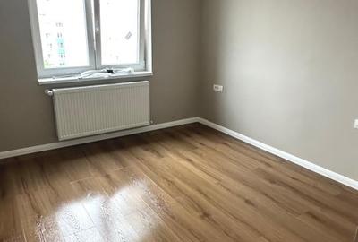 Apartament cu 4 camere semidecomandat în Rahova