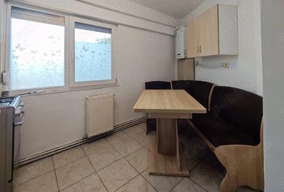 Proprietar, inchiriez apartament o camera, decomandat, mobilat, zona Buzia?ului.Pret: 250 euro. - 3