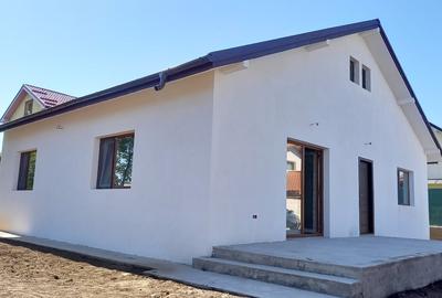Casa Cumpana 3 camere, intrare dreapta, zona f. buna