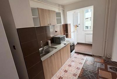 Inchiriez apartament cu 4 camere - 1