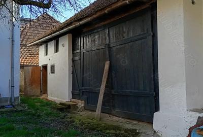 Casă cu Teren 1700 Mp în Central - 2