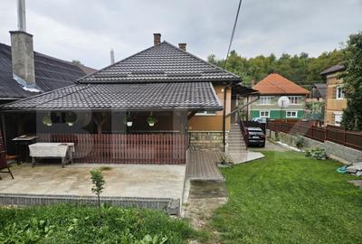 Casă cu 5 camere cu Teren 1600 Mp în Mănăștur