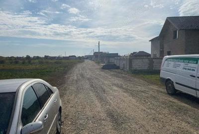 Teren de 3700 mp, în Mărăcineni - 3