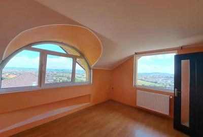 Casă cu 5 camere cu Teren 1040 Mp în Unirii - 4