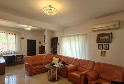 Casă cu 4 camere cu Canalizare în Central - 1