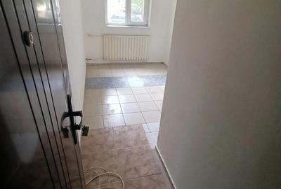 Oferta Buna, In Zona Dambovita,De Vanzare 2 Garsoniere Ocupabile Imediat !!! - 3