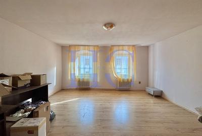 Casă individuală cu 8 camere cu Canalizare în Central - 13