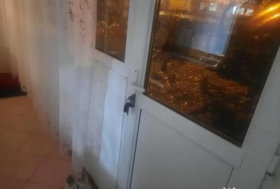 Apartament cu 2 camere decomandat în Micro 13