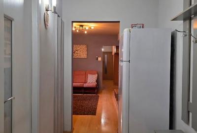 Apartament cu 3 camere semidecomandat, mobilat în Micro II - 9