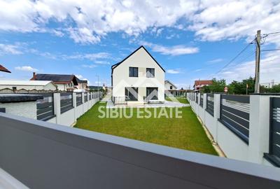 Casă individuală cu 4 camere cu Canalizare în Cristian - 1