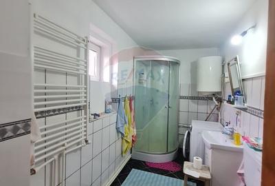 Casa cu 5 camere de vanzare la strada Principala - 9