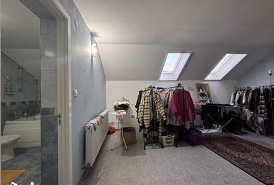 Casă cu 10 camere cu Canalizare în Central - 17