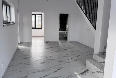 Duplex cu 5 camere cu Canalizare în Moșnița Nouă - 1