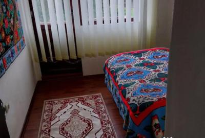 Casă cu 7 camere cu Teren 1330 Mp în Central