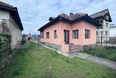 Casă cu 3 camere cu Teren 3590 Mp în Central - 5