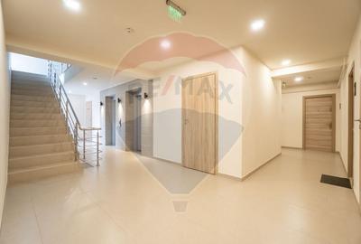 Apartament cu 2 camere decomandat, mobilat în Tractorul - 8