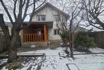 Casă cu 5 camere cu Teren 400 Mp în Șerbănești