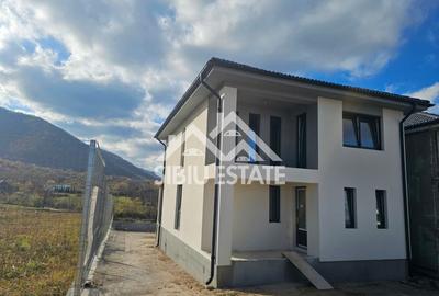 Casă individuală cu 7 camere cu Canalizare în Central - 1