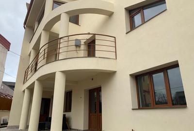 Casă individuală cu 7 camere cu Teren 257 Mp în Mazepa 2 - 3