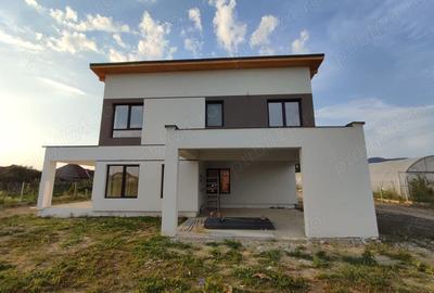 Casă cu Teren 5 Mp în Săsar - 2