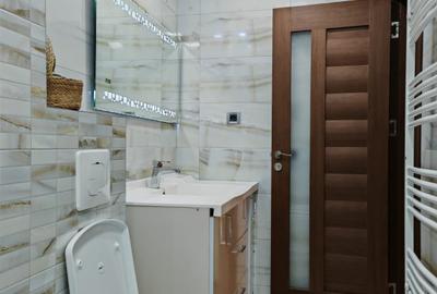 Apartament cu 3 camere semidecomandat în Tractorul - 9
