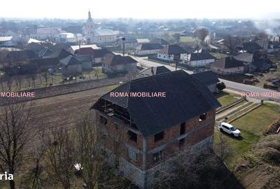 Casă cu 10 camere cu Teren 2300 Mp în Sălsig - 4