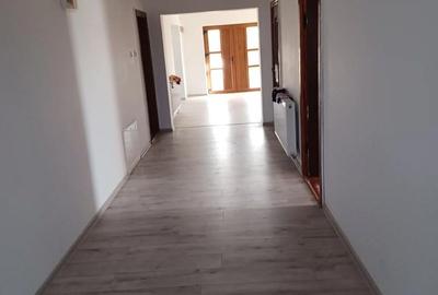 Casă cu 5 camere în Central