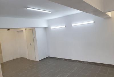 Spațiu comercial, de 50 mp, în Central - 3