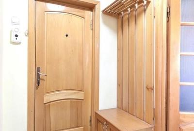 Apartament cu 3 camere semidecomandat, mobilat în Central - 1