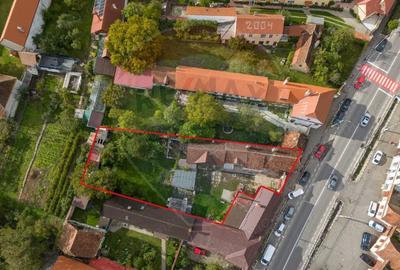 Casă cu 6 camere cu Teren 1198 Mp în Central